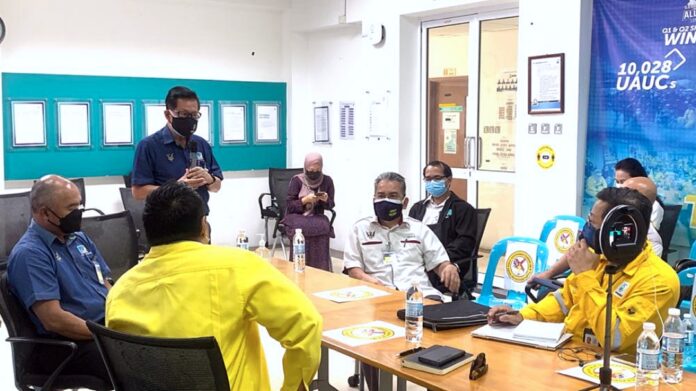 Lee urges Petronas to help clear Lutong River
