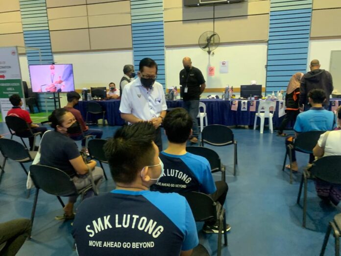 Vaccination drive for 16 and 17 year olds in Miri covers 30 secondary schools
