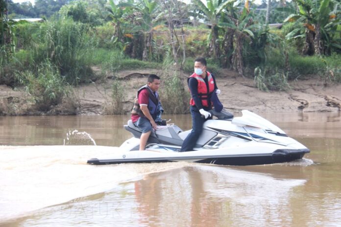 After finding one body, Sabah lawmaker continues search for last man missing in boat capsize