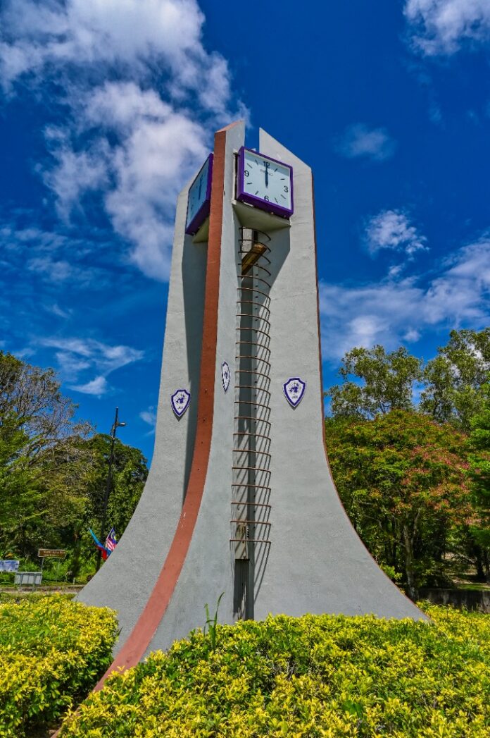 Sandakan tower gets new clocks
