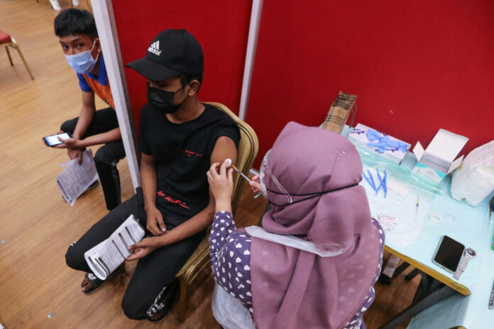 No serious side effects for teens after Covid-19 vaccination, says deputy health minister
