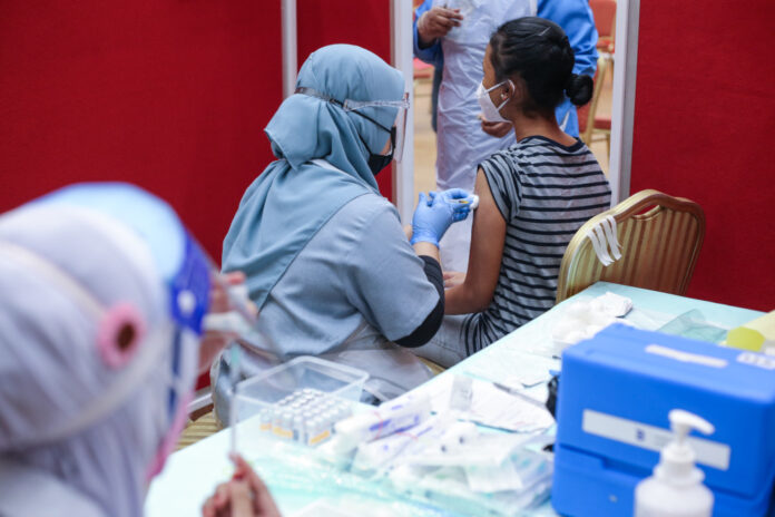 Covid-19: Over 70,000 teens aged 12 to 17 in Melaka start receiving jabs, says CM