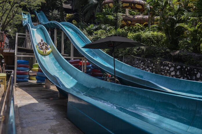 Theme parks may reopen to public in Nov, says deputy minister