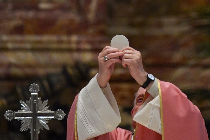 Don't send migrants back to unsafe countries, pope says, citing Libya