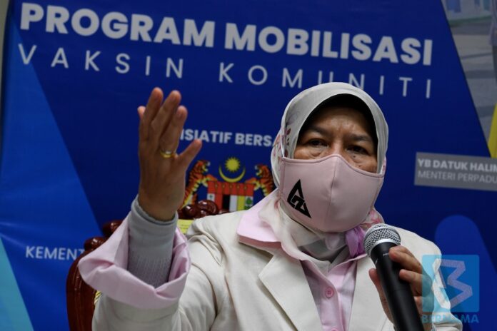 Zuraida: 32,000 foreign plantation workers to come to M’sia from mid-October