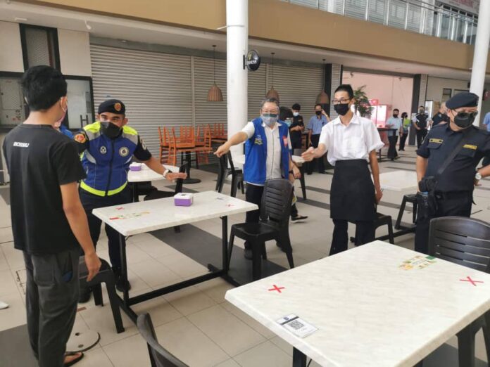 Follow dine-in SOP, don’t rearrange tables and chairs, mayor tells eatery owners