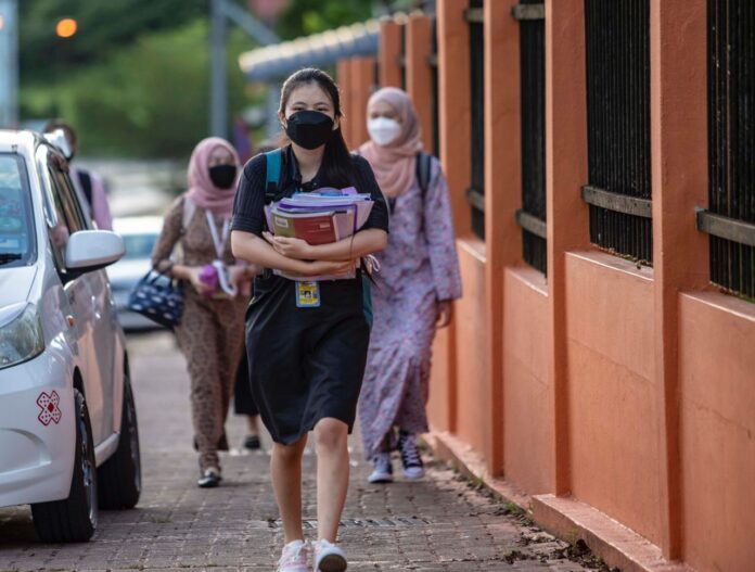 Deputy Education Minister urges parents to send their children back to school for physical classes