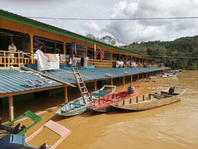 Longhouse folk endure restless nights as floods hit Baleh