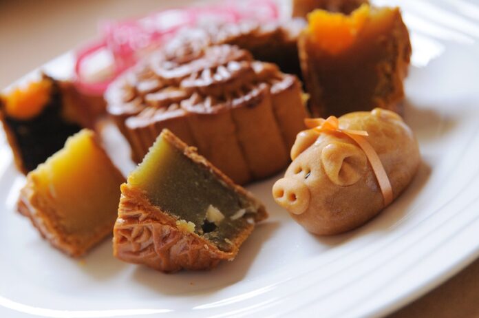 Singapore probes five gastroenteritis incidents affecting 23 after consuming Malaysian mooncakes