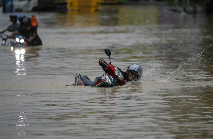 Number of evacuees continues to drop in all five flood-affected states