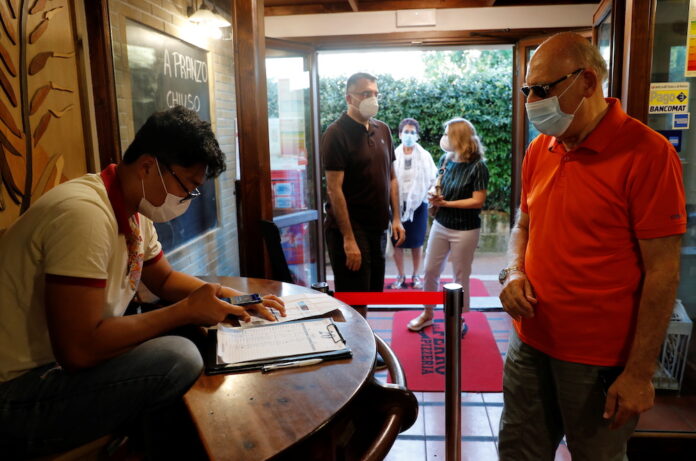 Health experts say Italy faces paralysis under quarantine rules