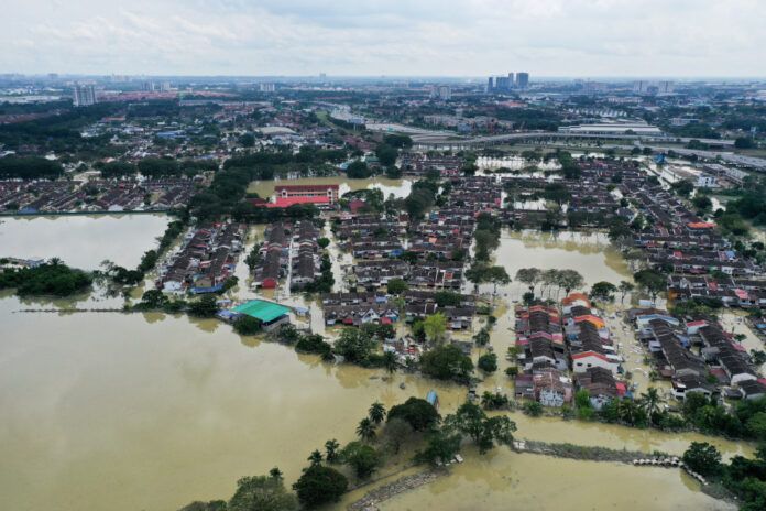Nadma: 98 federal roads, 126 state roads in Malaysia affected by floods