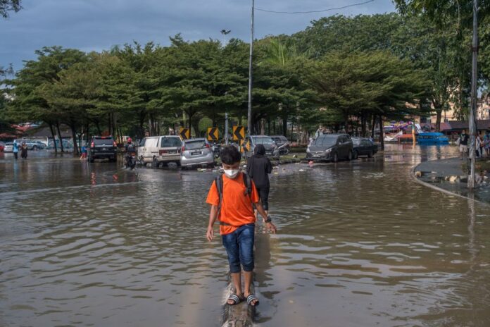 Nadma issues flood FAQ for Malaysia: When will help come, how to get and give aid, how to trace family members