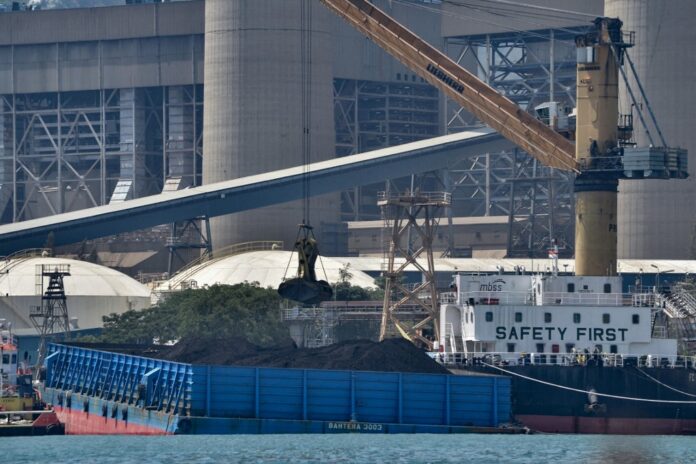 Indonesia revokes thousands of mining, coal permits
