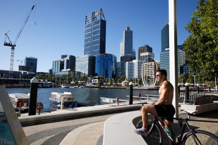 Western Australia state to stay shut as Omicron stalks the east