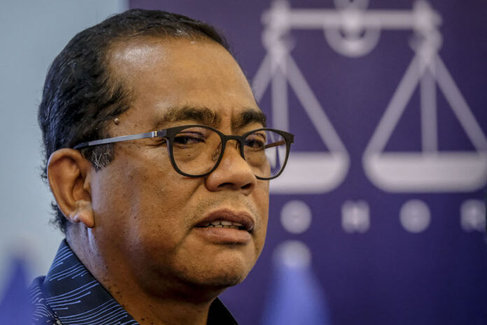 Umno veep says holding Johor state polls not irresponsible when govt 'fragile'; chides Amanah for being afraid of losing