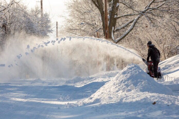 Millions hunker down as storm hits eastern US