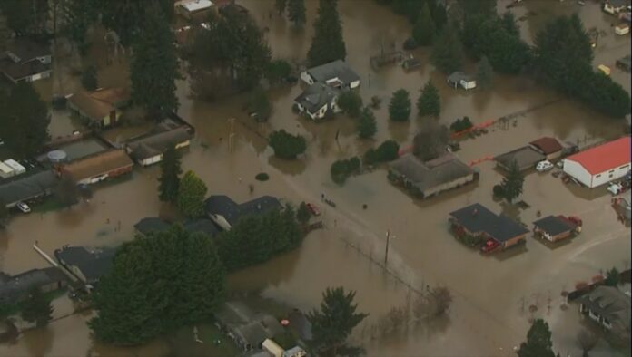 Flooding hits western US, winter storm in the east