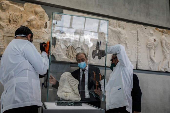 Parthenon fragment repatriated from Sicily to Greece