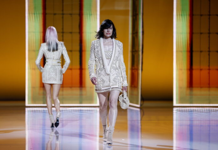 Paris fashion gets physical despite Omicron