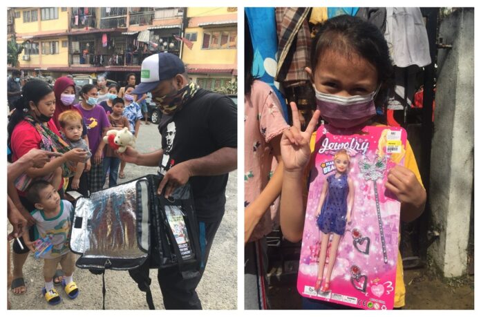 Kind Malaysian man brings joy to children affected by floods by gifting them toys through crowdfunding initiative