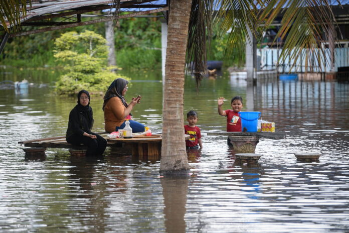 Number of flood victims reduces in three states