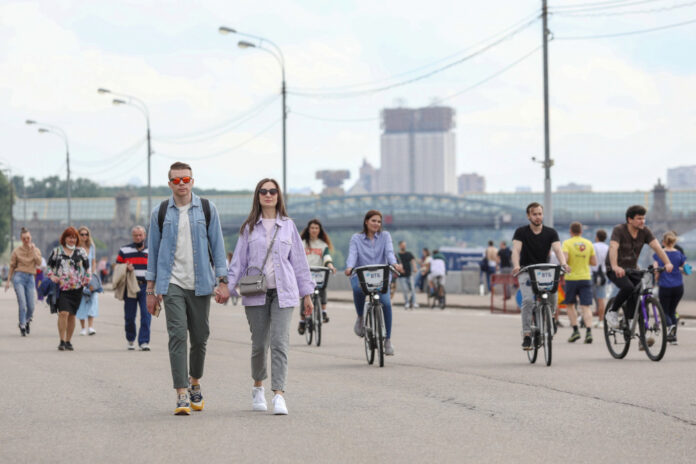 Russia's daily Covid cases hit record high for sixth day running