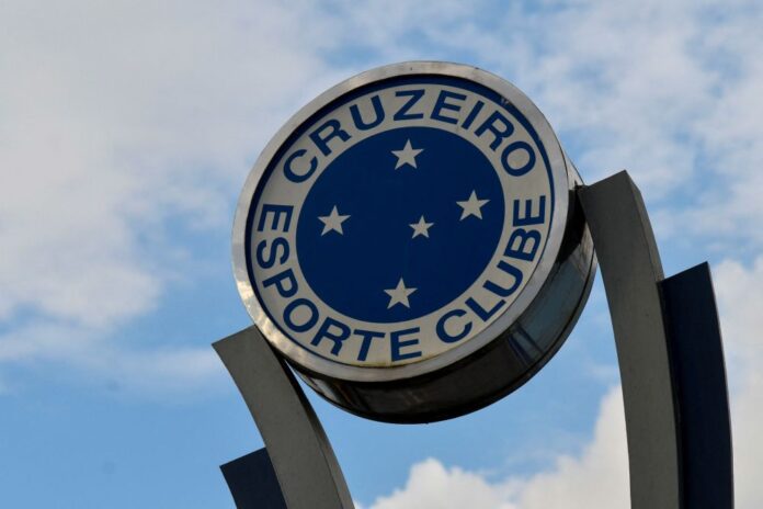 Cruzeiro fans protest against new owner Ronaldo