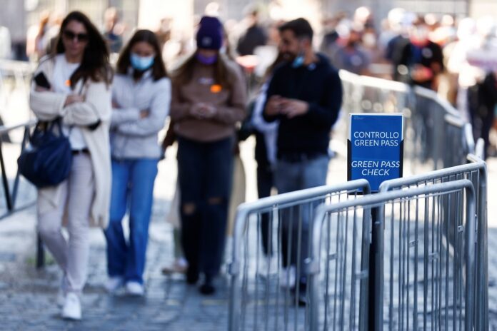 WHO: Too soon to treat Covid-19 like flu as Omicron spreads