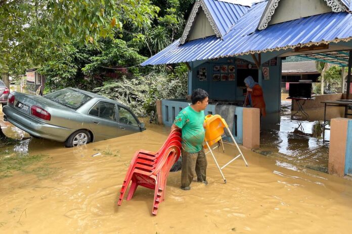 Floods: Selangor Ministry of Domestic Trade and Consumer Affairs offers traders help to replace, reprint damaged business documents