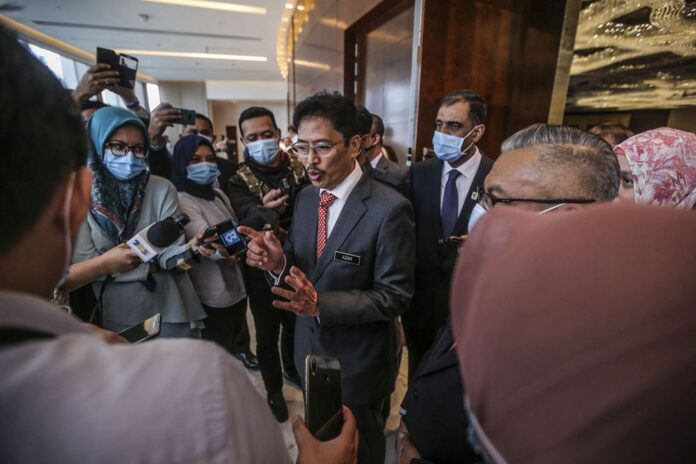 Kit Siang suggests Cabinet tell Azam Baki to go on leave until cleared of wrongdoing
