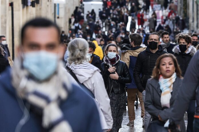 Macron vows to 'hassle until the end' non-vaccinated French