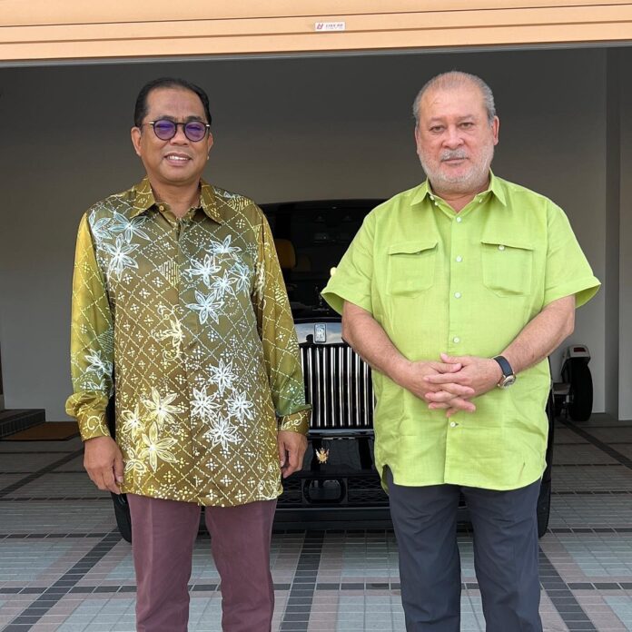 Amid rumours of state election, Umno veep Khaled Nordin says no 'ulterior motive' in sharing photo with Johor Ruler