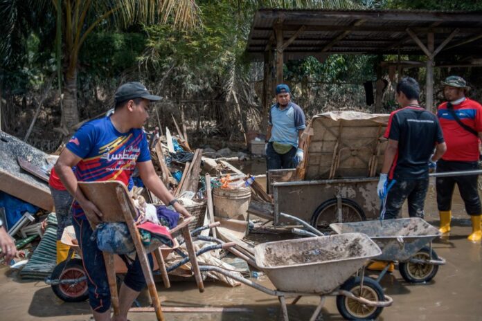 A total of 85,134 tonnes of flood waste cleared in six states