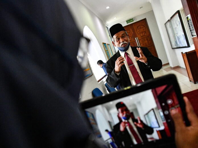 'Raja Bomoh' and cousin released on RM3,000 bail by Shariah Court in Ipoh