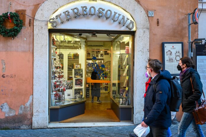 Music-loving Pope visits Rome record store