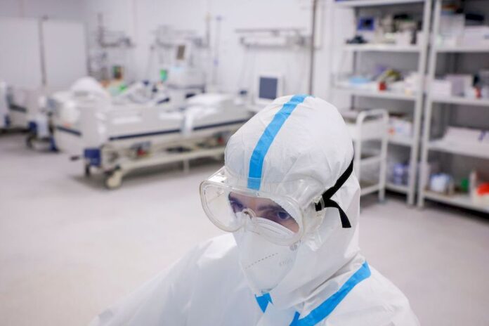 Russia's Omicron cases hit nearly 700, govt ponders new measures