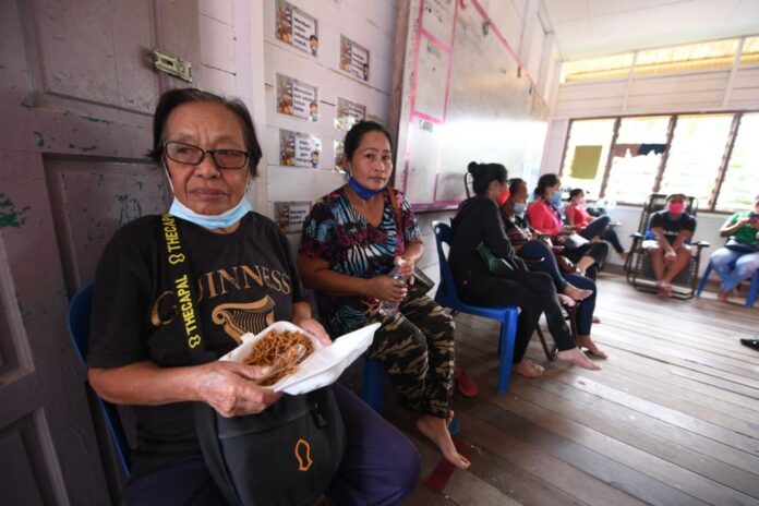 Flood evacuees number over 15,000 across seven states as of last night