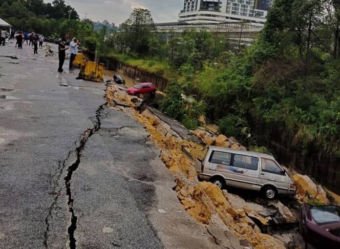 Subang Jaya council tells 17 businesses in Seri Kembangan to vacate premises for safety after landslip (VIDEO)
