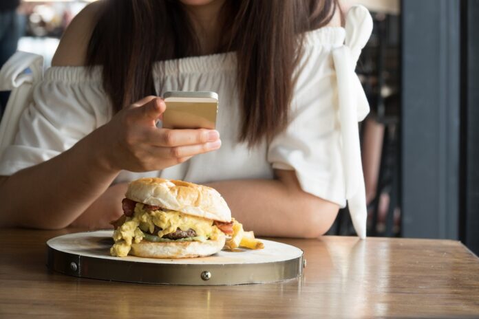Junk food is king on the social networks, study shows