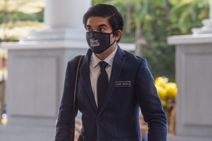 Will Securities Commission members under MACC probe also be cleared? Syed Saddiq asks after Azam Baki touts his case as closed