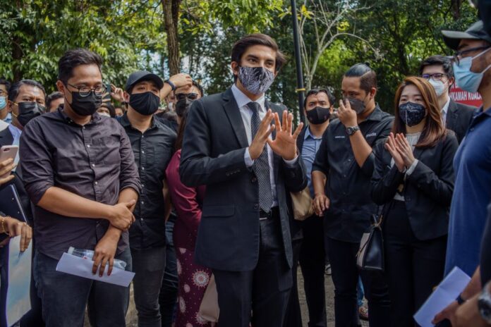 Judge warns Syed Saddiq against discussing court case on social media