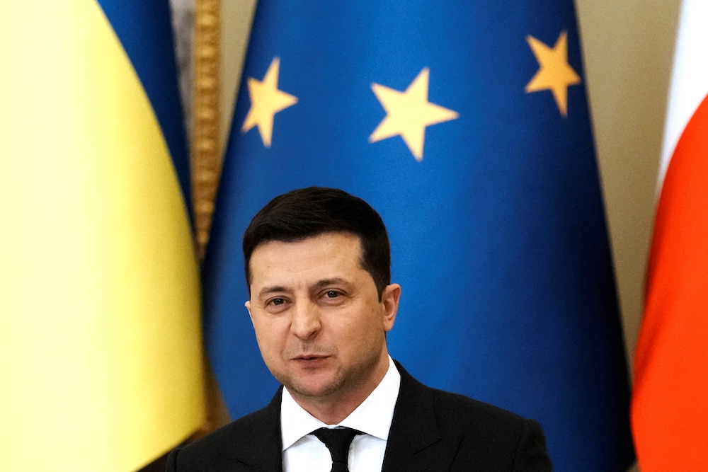 Ukraine wants peace but won't give up its land to Russia, says president