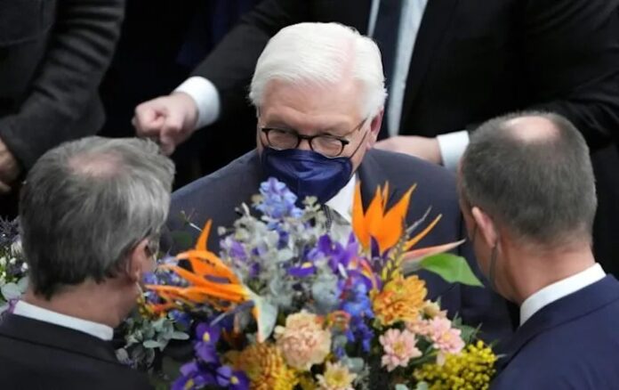 Germany to Putin: 'untie the noose' around Ukraine