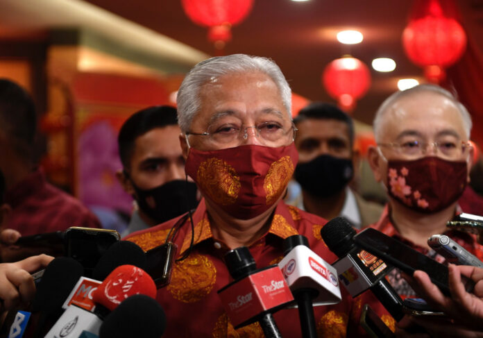 PM wants radio to continue to broadcast latest information