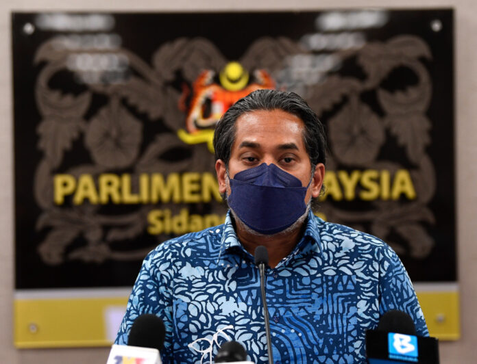 Khairy: Putrajaya to table Act banning smoking, vape to those born after 2005