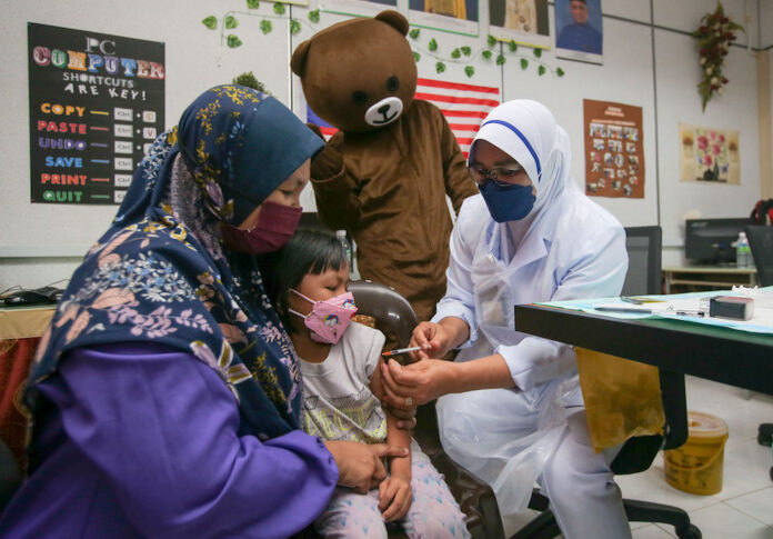 Covid-19: Vaccination centres opened for children at Kota Kinabalu shopping malls