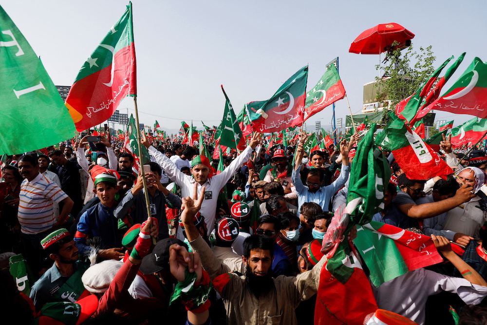 Thousands rally for embattled Pakistan PM Imran Khan