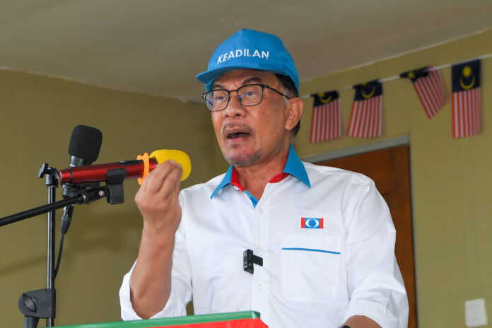 Anwar urges govt to implement minimum wage policy in Malaysia without yielding to companies' objections