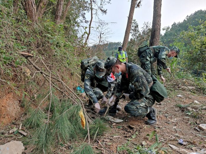 Grim search for victims, flight recorder after China's first plane crash since 2010